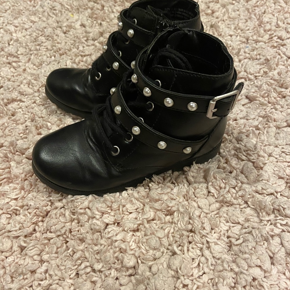 Black boot - Picture 2 of 3